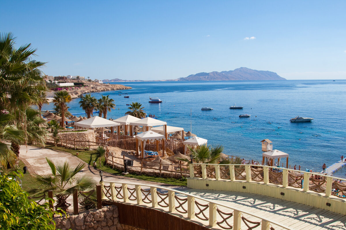 Luxury pool resort - vacation apartment with Red Sea view in Hurghada Egypt